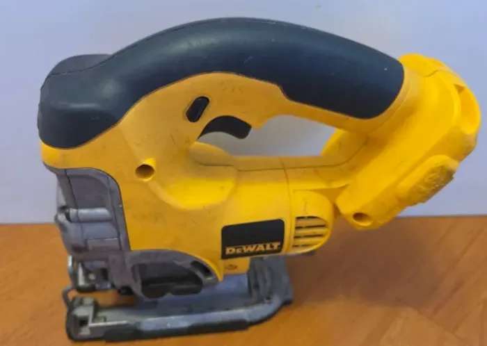 Serra Tico tico Dewalt a Bateria 18v - DC330