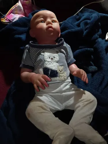 Bebê Reborn semi novo menino