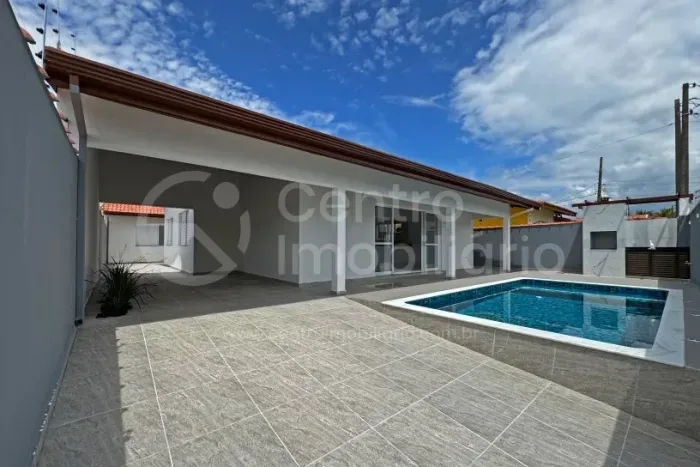 CASA à venda com piscina e 3 quartos em Peruíbe, no bairro Balneario Barra de Jangada