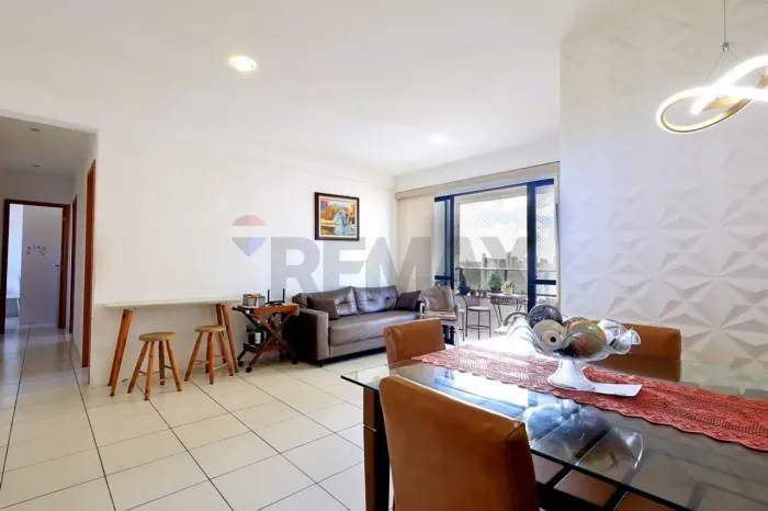 Apartamento de 92m com 3 quartos, sendo 1 suíte + dependência completa. 2 vagas de garagem