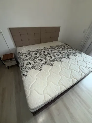 Vende-se Colchão Casal King Size + Base + Cabeceira + Criado Mudo