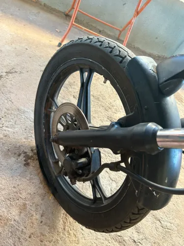 Rodas e pneus de moto