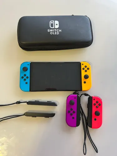 Nintendo Switch V2 Completo + 4 Joy-Cons + 3 Jogos Originais