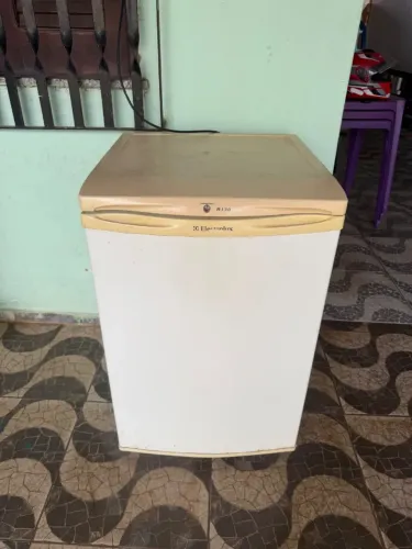 Frigobar Electrolux