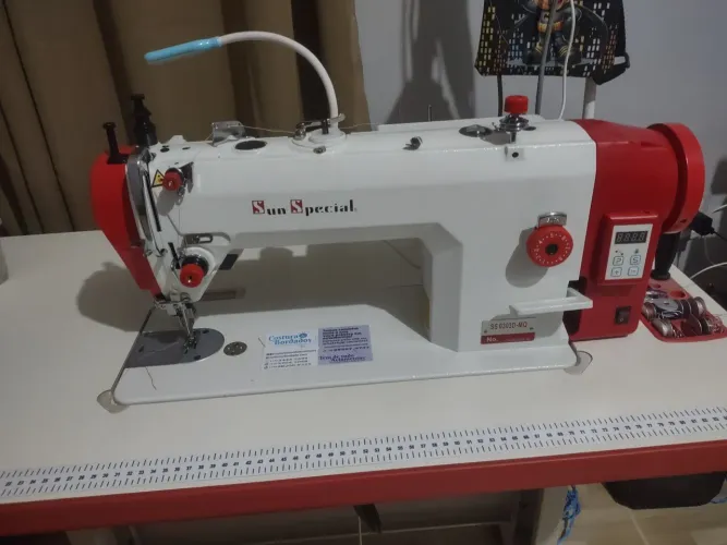 Máquina de costura reta transparente duplo