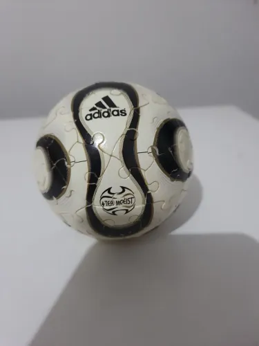 Enfeite de mini bola de futebol