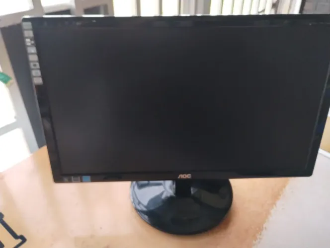 Monitor AOC led 20 polegadas VGA dvi