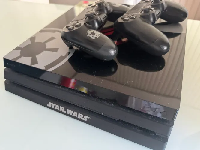 Ps4 PRO Star Wars + 2 controles