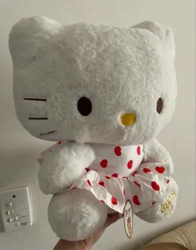 pelúcia hello kitty vestidinho coração