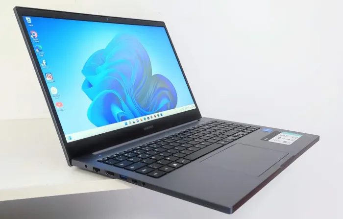 Notebook Samsung book 11° Geração 8gb RAM SSD NVMe M2 256GB Tela Full HD 15.6 Completo