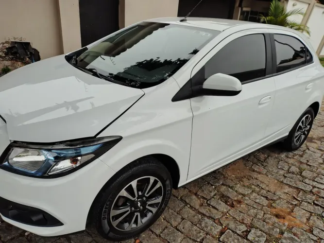 Chevrolet Onix Hatch LTZ 1.4 8V Flex Power Aut. 4P 2015