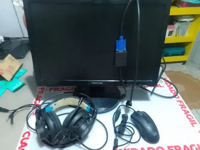 Kit monitor+ mouse+ headset R$250