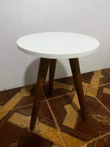 Mesa lateral de apoio