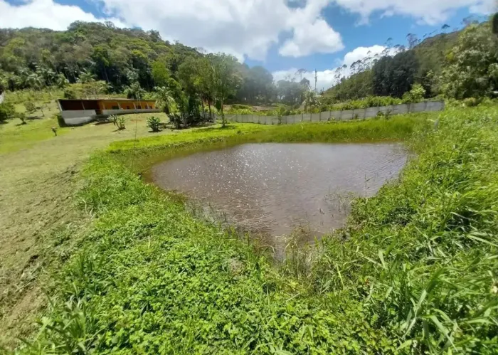 Chácara de 19 mil metros com lago em Juquitiba
