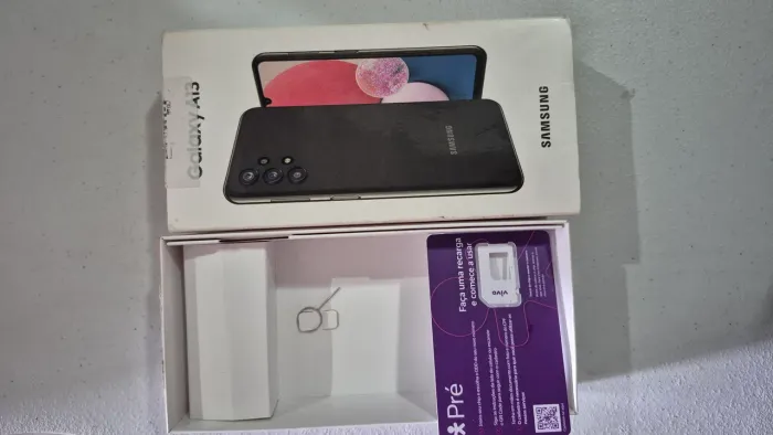 Celular Samsung ( semi novo)