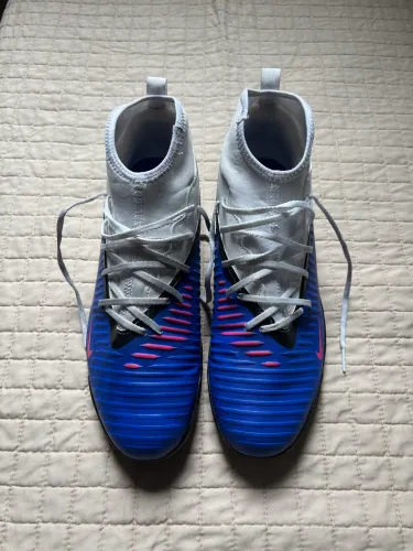 Chuteira Nike Phantom 6 Academy 