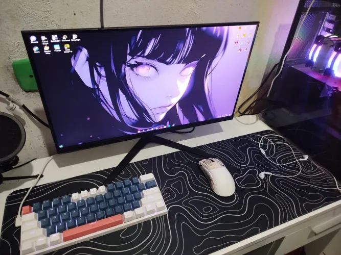 PC gamer semi completo acompanhando teclado mecânico, mouse atack shark e caixa de som