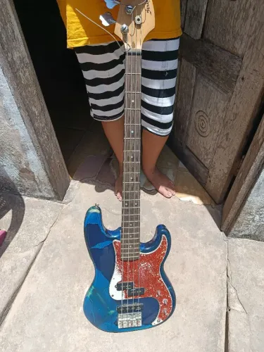 Baixo/Bass 4 cordas semi-novo