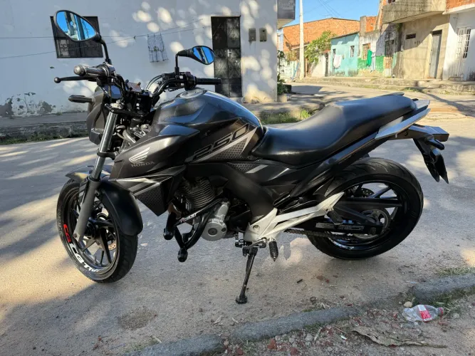 CB Twister muito nova