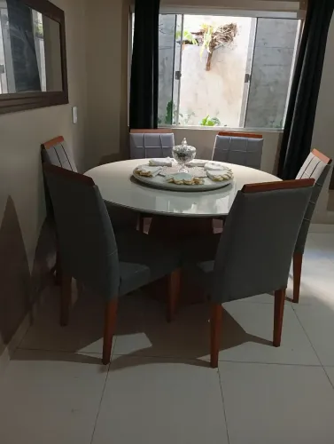 Mesa com cadeiras