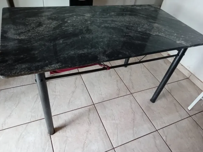 Mesa Grande de Cozinha Retangular 6 lugares Tampo Granito 140 X 75 Usada 