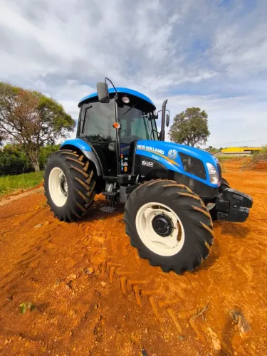TRATOR AGRÍCOLA NEW HOLLAND TL 5.8 2014