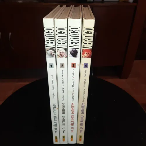 Lote HQs Vertigo: Y O Último Homem - Edição de Luxo (Vols. 1 ao 4)