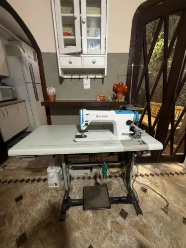 Maquina de costura reta industrial