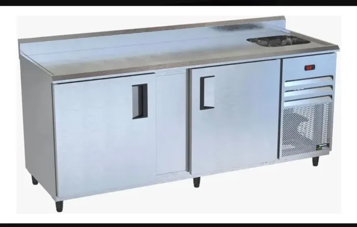 Balcão refrigerado, duas portas e pia do lado direito 220v