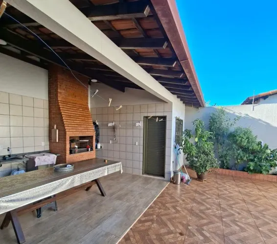 Casa à venda no bairro Marta Helena em Uberlândia