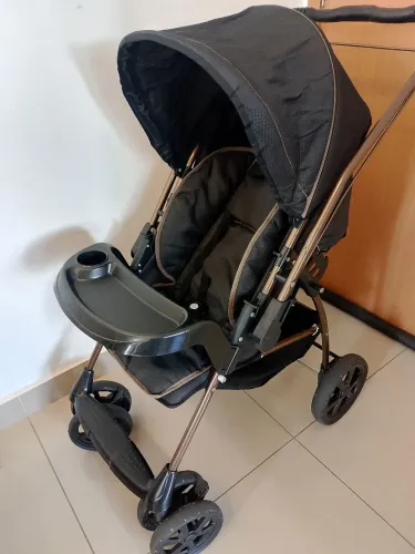 Vendo Novo Carrinho de bebê, Cadeira de Alimentação e doação banheira banho de bebe