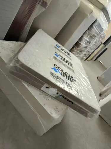 Colchão casal 100% de espuma confortável com densidade D33 a espuma com 20 cm de altura.