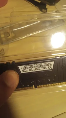 memória Corsair 8gb 2400Mhz CL16 básica para uso desktop