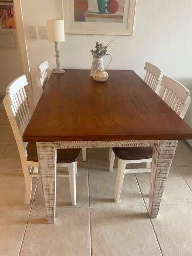 Mesa de Jantar 1,40 x 0,90 x 0,80 (sem cadeiras)