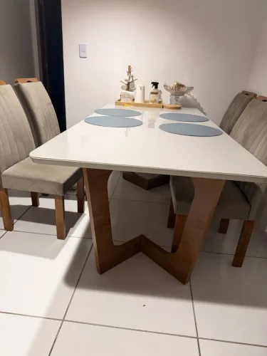 Mesa 8 lugares com tampão de vidro!