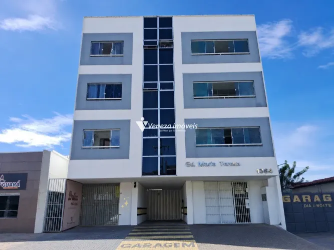 Apartamentono Centro com 2 Suítes, Varanda e Garagem | Edifício Maria Teresa
