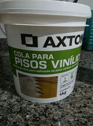 Piso vinilico + cola + rodapé.