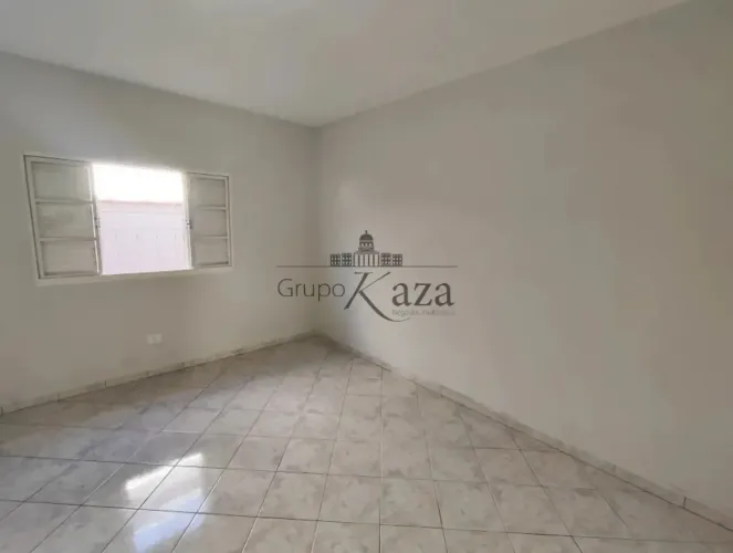 Casa - Bosque dos Eucaliptos - 3 Dormitórios - 205m². SÒ A CASA SEM EDICULA PONTO COMERCIA