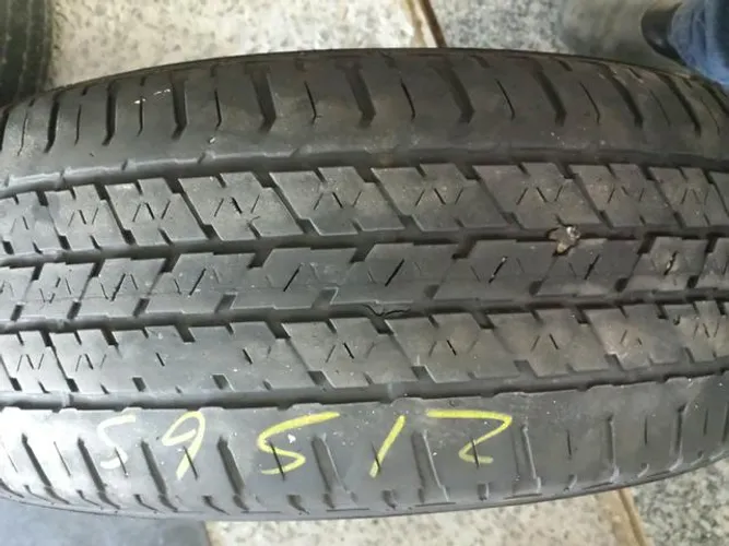Pneu 215 65 16 Bridgestone Dueler Renault Duster usado