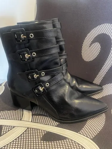 Bota Luiza Vasconcelos 37