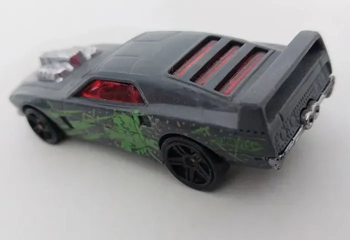Miniatura Hot Wheels esc. 1:64 Mattel- *Marvel Shredster 1970