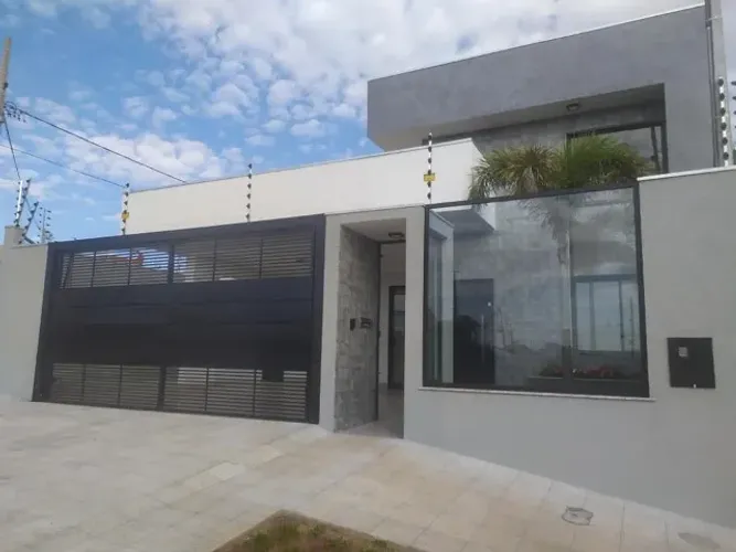 Casa com piscina zona norte
