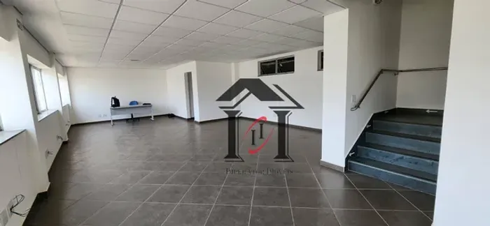 Sala para alugar, 331 m² - Distrito Industrial Alfredo Relo - Itatiba/SP