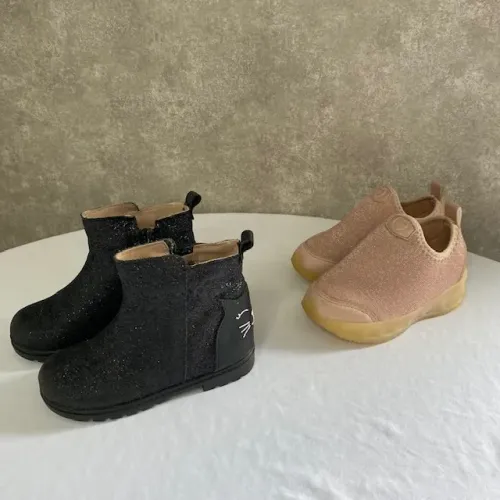 Bota Preta Glitter Infantil Sua Cia Mini Baby Tamanho 23 + Grátis Tênis Poim Rosa com LED