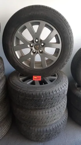 Jogo de rodas com pneus Tr4 Scorpion 225 65 17 10 X de $ 400 no cartão