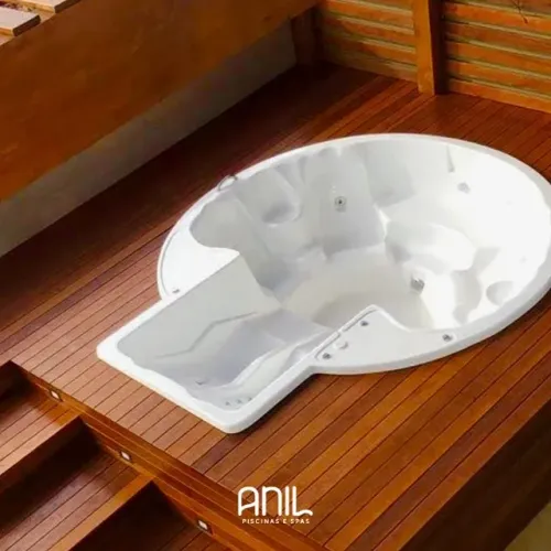 Ana: Spa de 8 lugares apenas o Casco