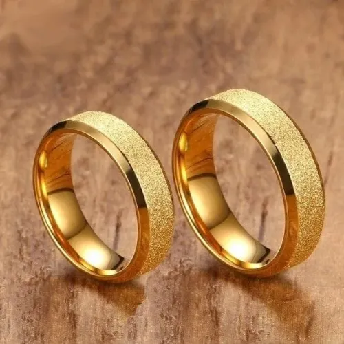 Par de alianças 6 mm 15 gramas fosqueada com quina ouro 18 k 