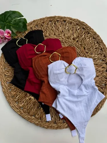 Bodies Femininos com Argolas Douradas