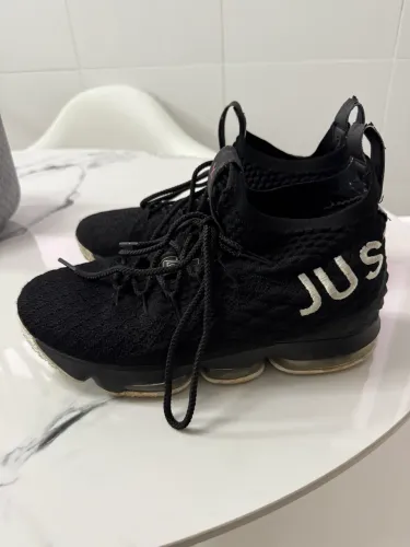 Tênis Nike Lebron