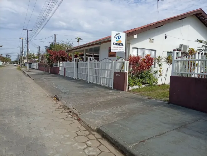 Kitnets em Ipanema. Pr.